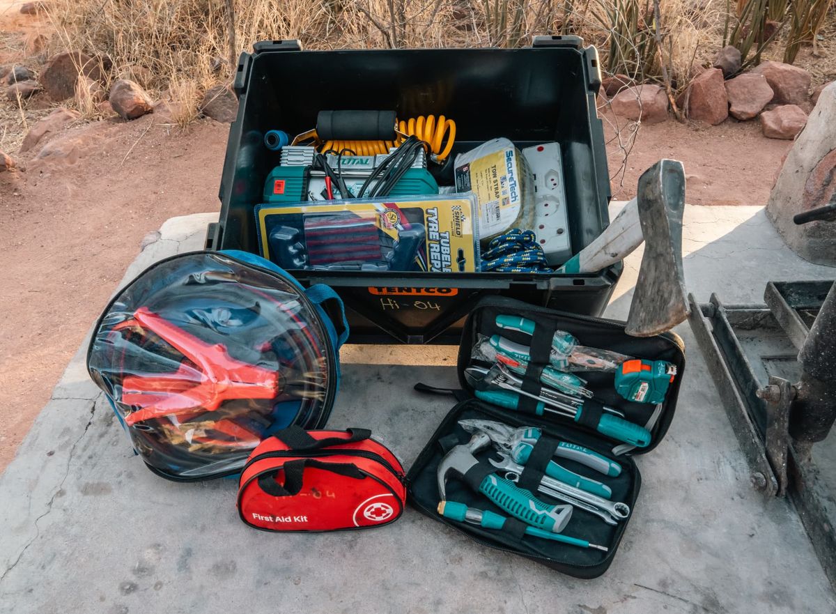 Recovery and tool kit with compressor and first aid box for a Namibia 4x4